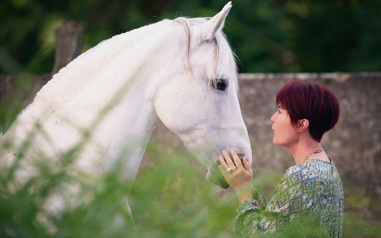 Kathrin Renée Schüpbach-Schäfer ist eine vertrauensvolle Beziehung zu ihren Pferden und zu ihren Coachees wichtig.