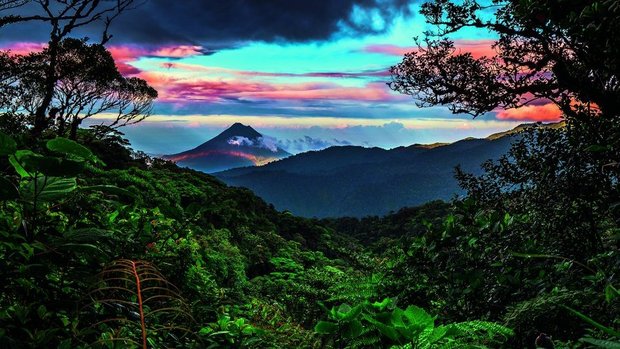 Imposanter Blick auf den Vulkan Arenal von Monteverde aus.