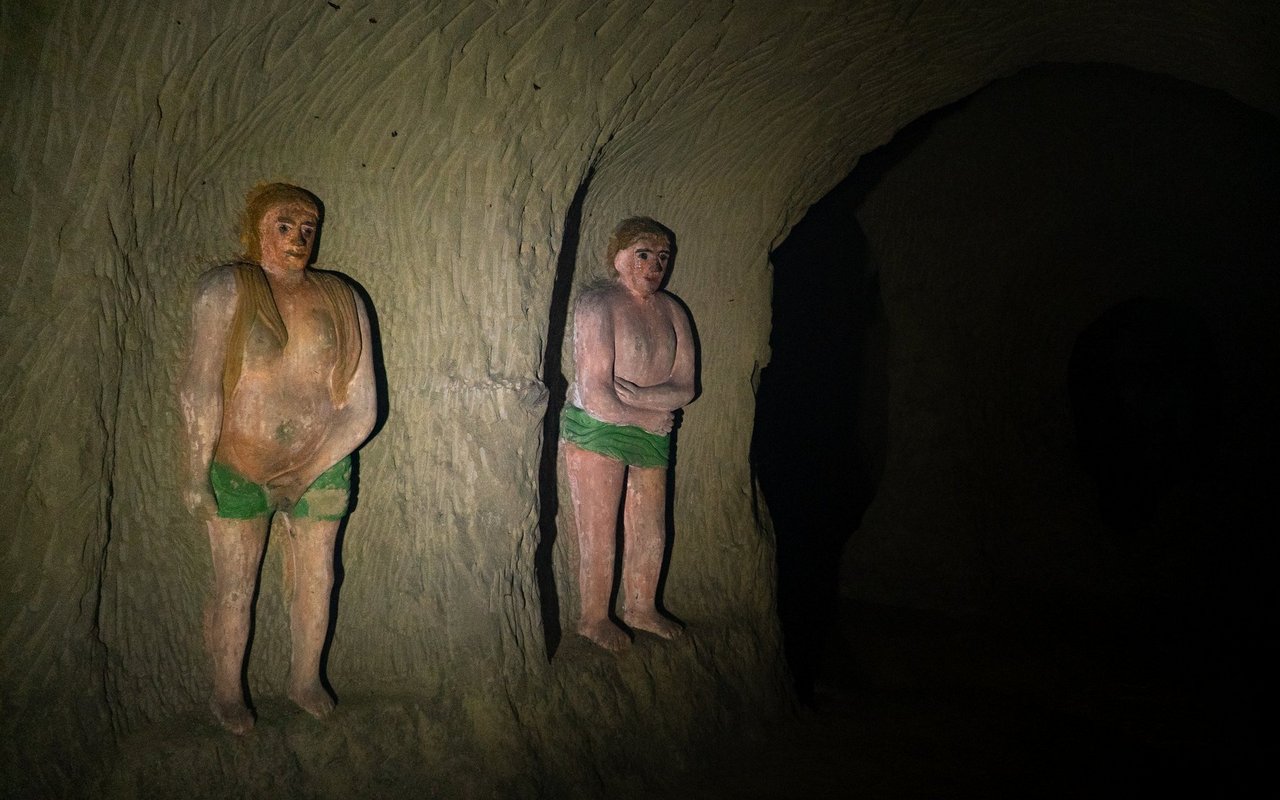 Das Paradies mit Adam und Eva im Bergwerk.