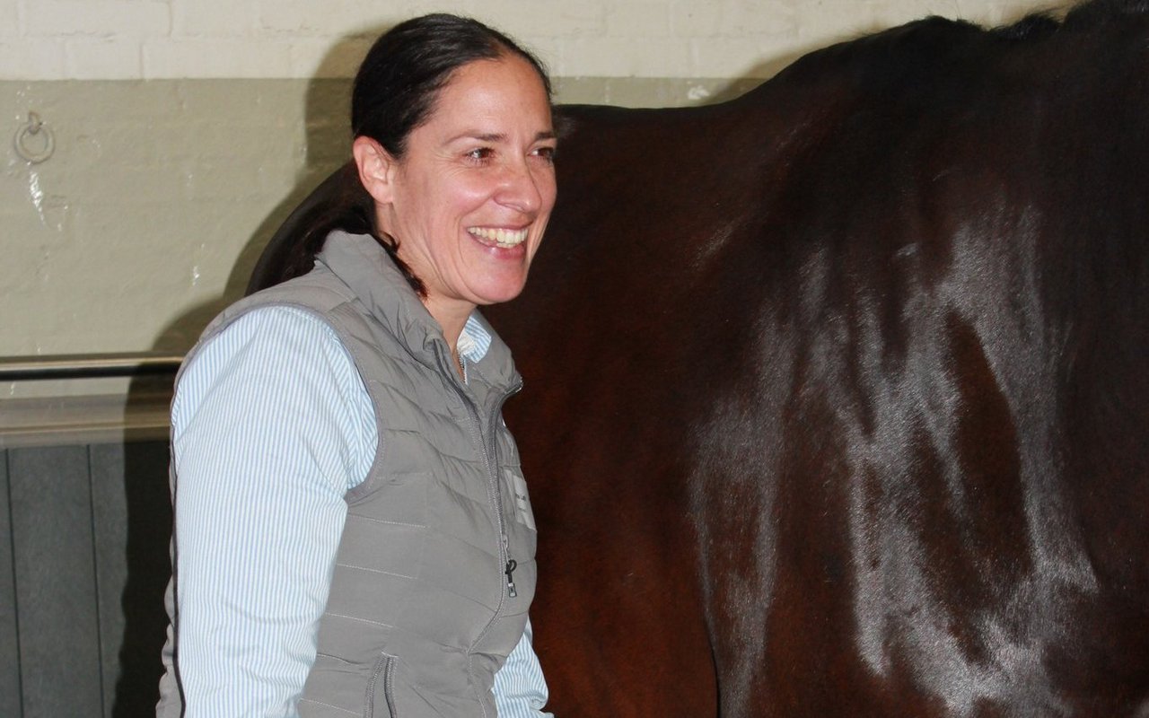 Veterinärmedizinerin Selma Latif gab Einblick in eine auf die individuellen körperlichen Voraussetzungen abgestimmte Anwendung von Hilfszügeln.