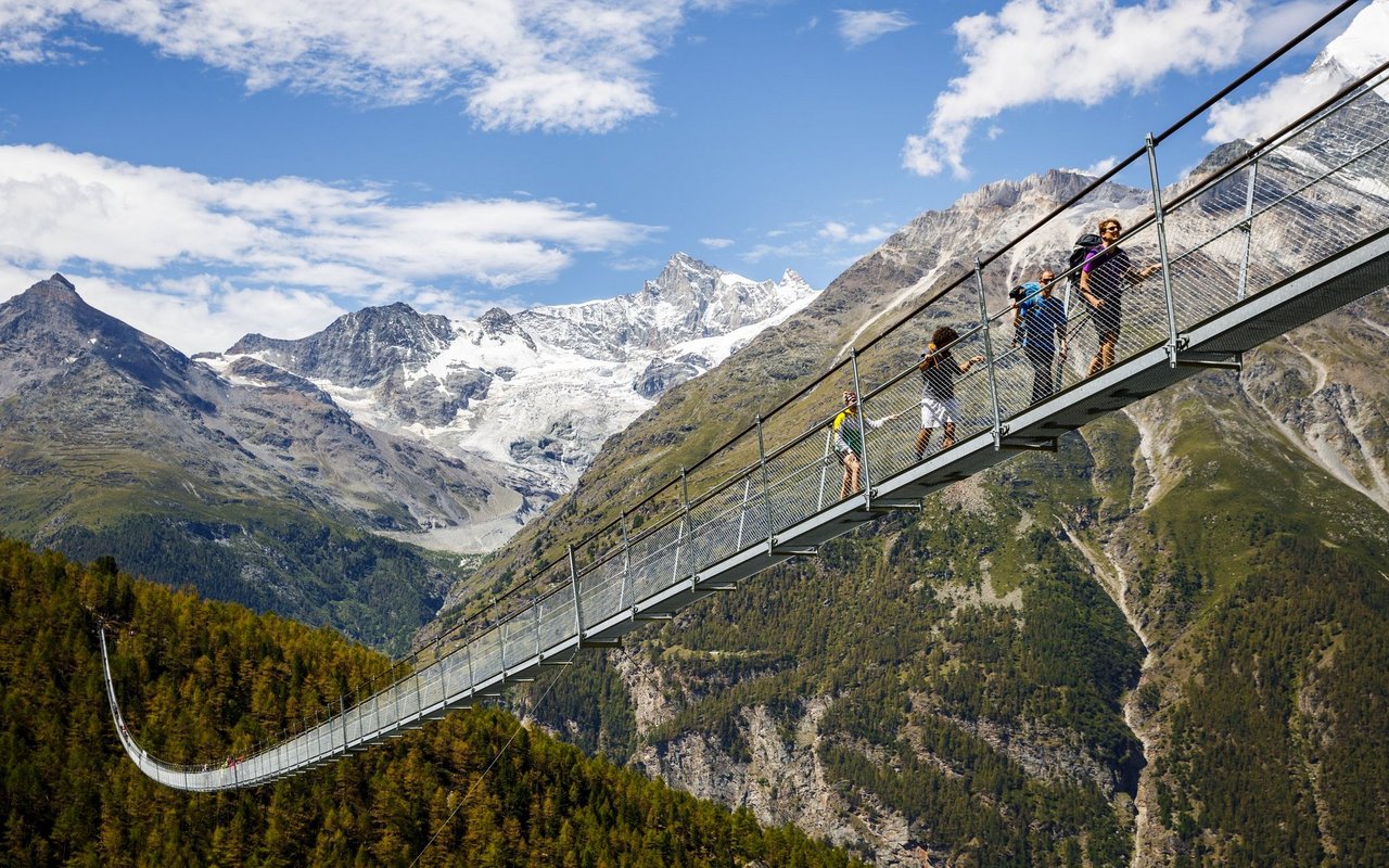 Hängebrücken machen wandern zu einem Spektakel – man muss jedoch Schwindelfrei sein. 