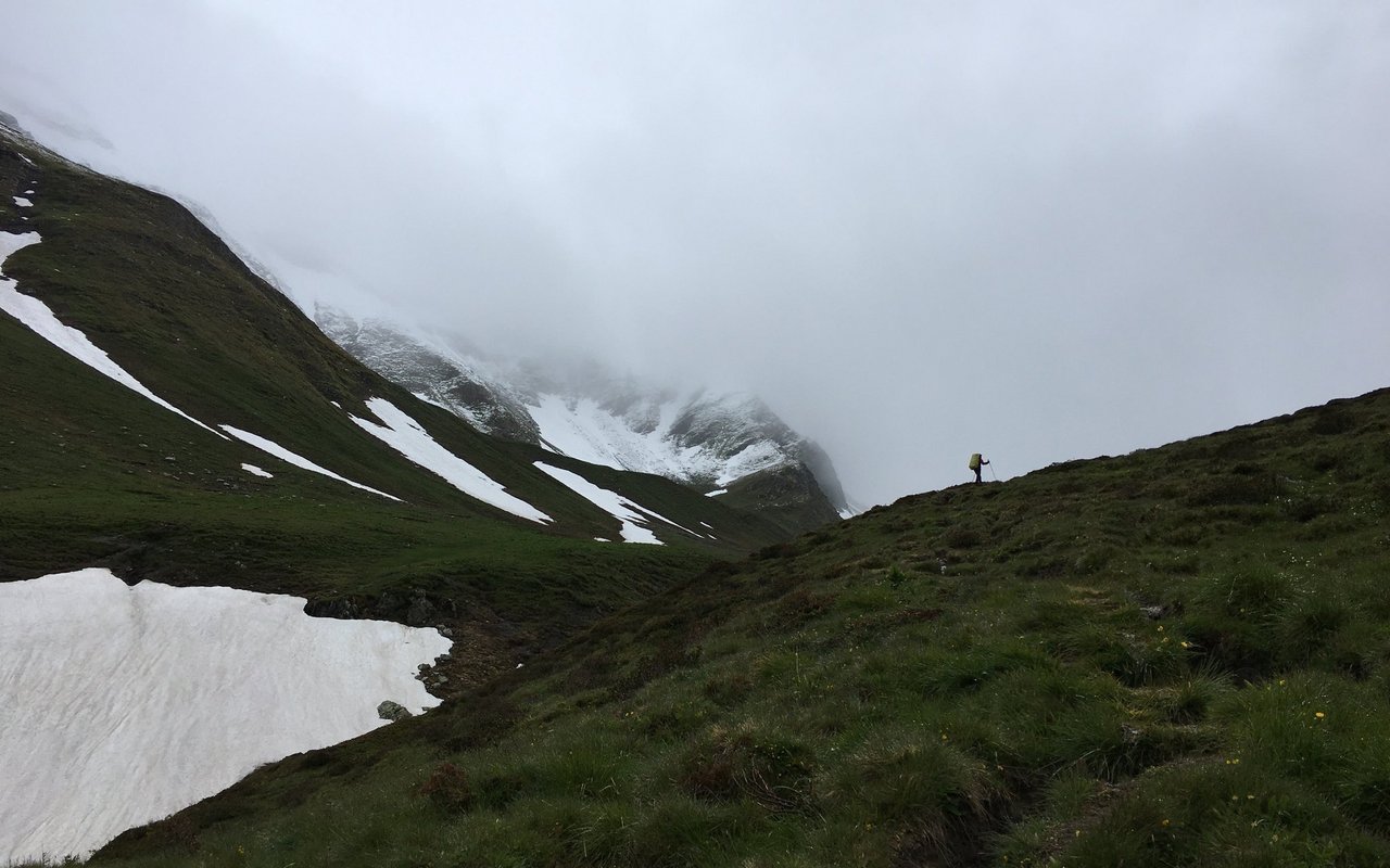 Viele Alpenpässe sind nur zu Fuss erreichbar und dementsprechend oft einsam. 
