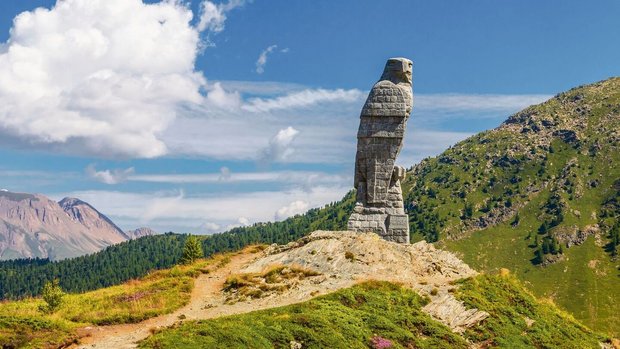 Vom Steinadler auf dem Simplon-Pass aus gehen viele attraktive Wanderwege ab.
