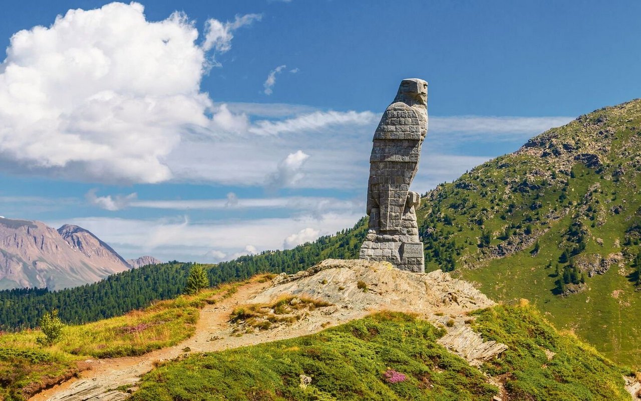 Vom Steinadler auf dem Simplon-Pass aus gehen viele attraktive Wanderwege ab.
