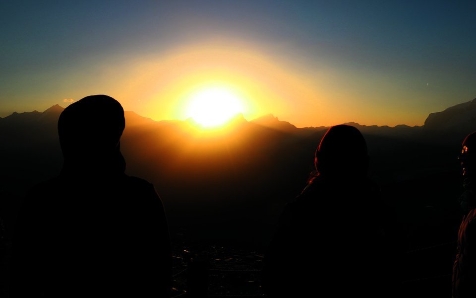 Vor dem Zubettgehen noch den Sonnenuntergang geniessen: Das Panorama von der Hörnlihütte aus ist beeindruckend. 