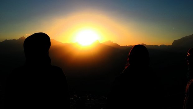 Vor dem Zubettgehen noch den Sonnenuntergang geniessen: Das Panorama von der Hörnlihütte aus ist beeindruckend. 