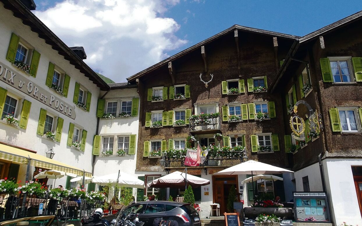 Das historische Hotel Croix d'Or & Poste in Münster im Goms. 