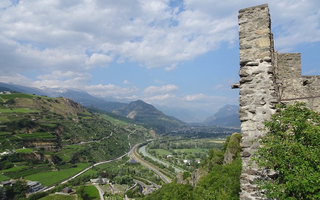 Das Rhonetal im Wallis weist mediterrane Klimazonen auf. 