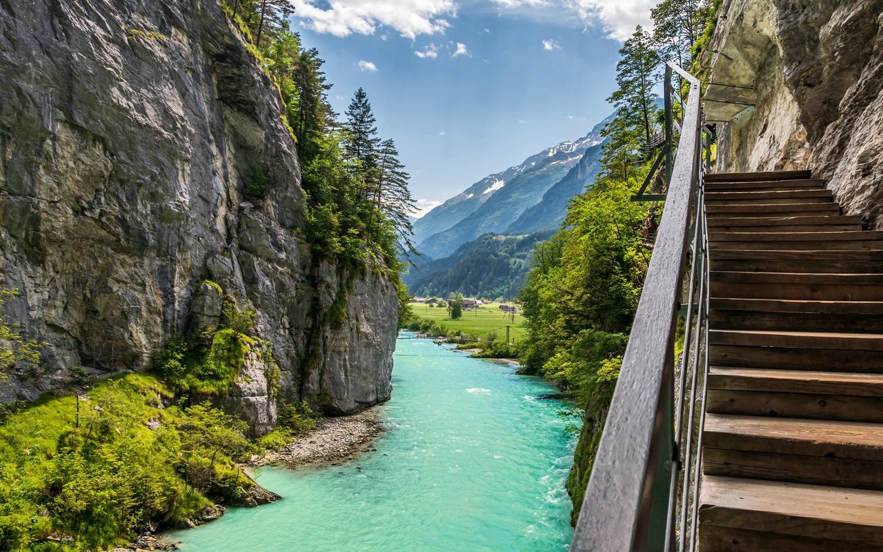 Die Aareschlucht gehört zu den schönsten Schluchten der Schweiz. 