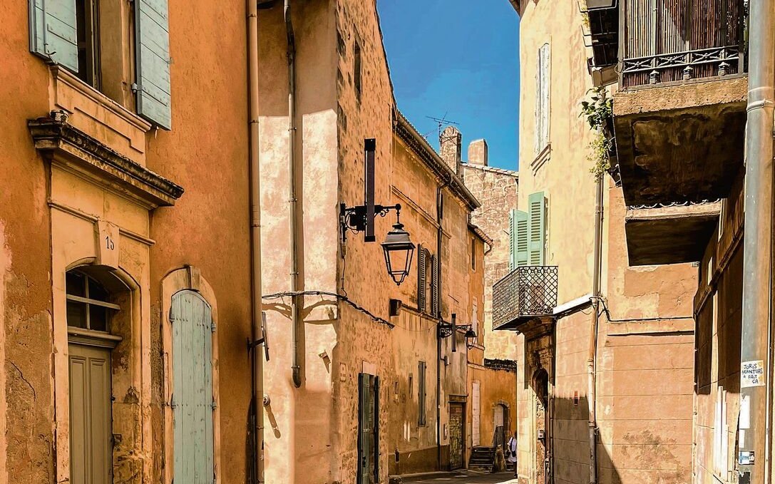 Arles mag mit seinen verwinkelten Gassen zu verzaubern.