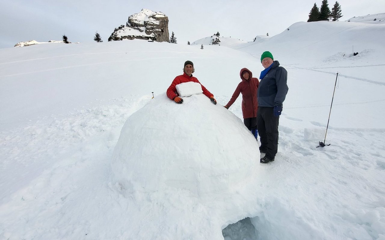 Den letzten Block setzten wir gemeinsam (v.l.: Gerry, Heike und Max).
