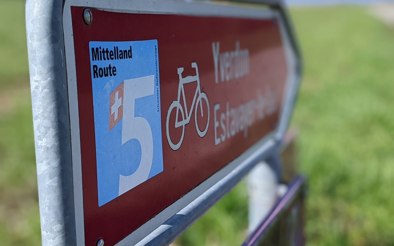 Die Beschilderung ist hervorragend. Velofahrer folgen immer der Nummer fünf.