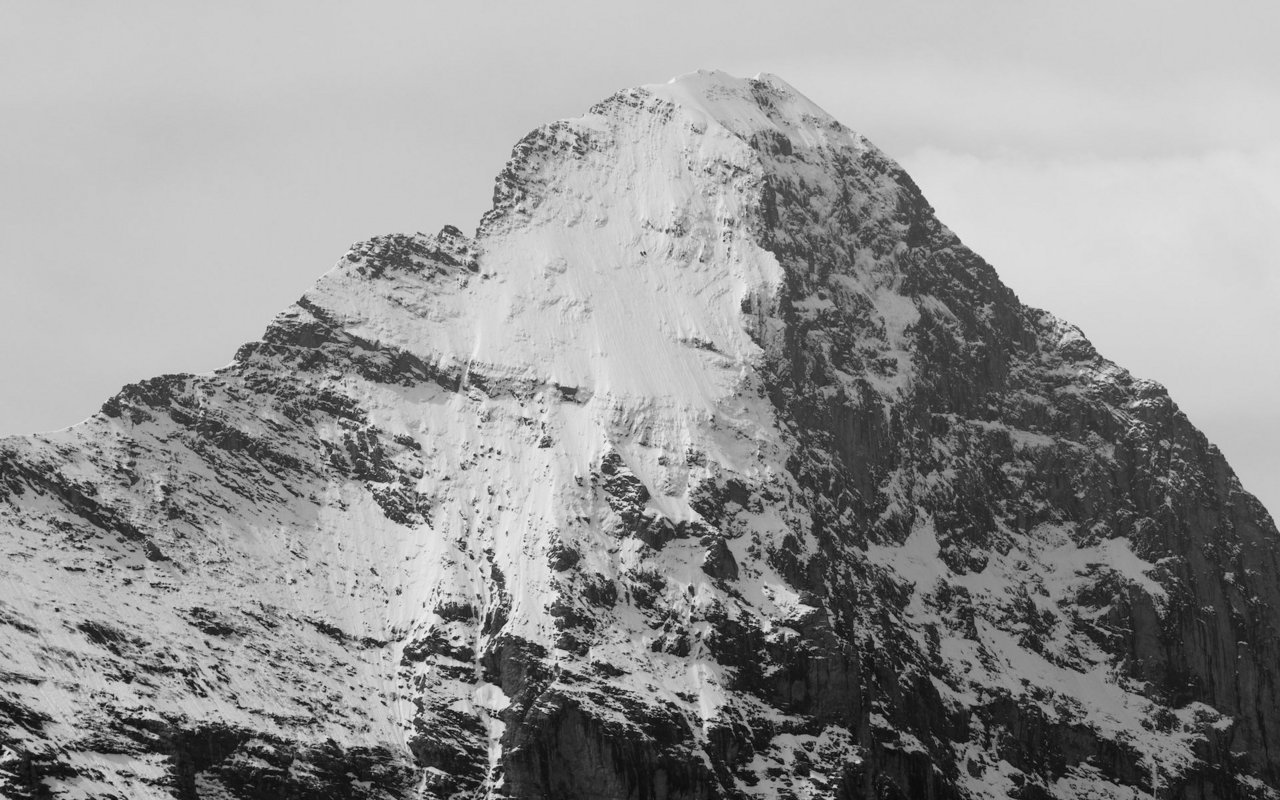 Die Eigernordwand übte schon immer eine Anziehungskraft für Bergsteiger aus. Sie forderte bei Versuchen der Erstbesteigung mehrere Todesopfer. 