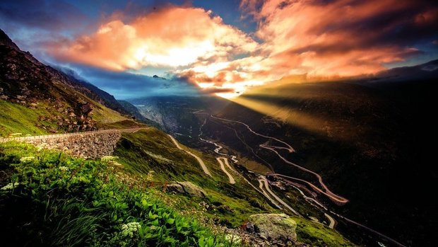 Das Goms im Wallis ist mit Pässen wie hier dem Grimsel-, dem Nufenen- und dem Furkapass mit anderen Kantonen wie Bern, Tessin und Uri verbunden. 