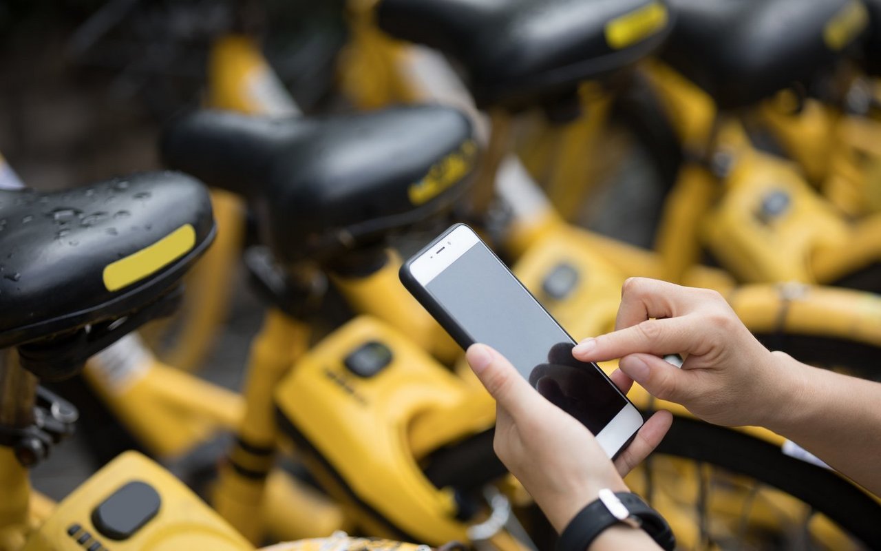 In der Schweiz existieren bereits über 11'000 Velos, mehr als 6000 E-Scooter und 380 Cargo-Bikes zum Ausleihen über diverse Anbieter.