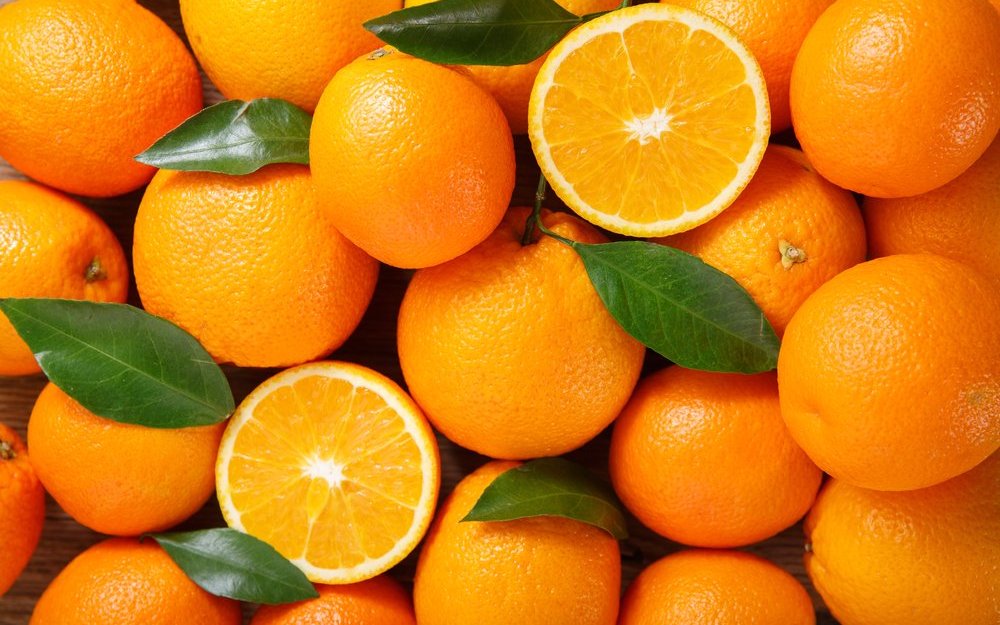 Orangen sind köstliche Früchte, die Kerne können gesetzt werden. 