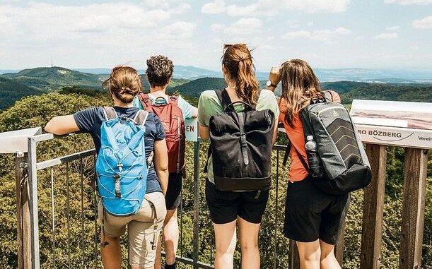 Herrliche Aussichten eröffnen sich immer wieder entlang des Weges. 