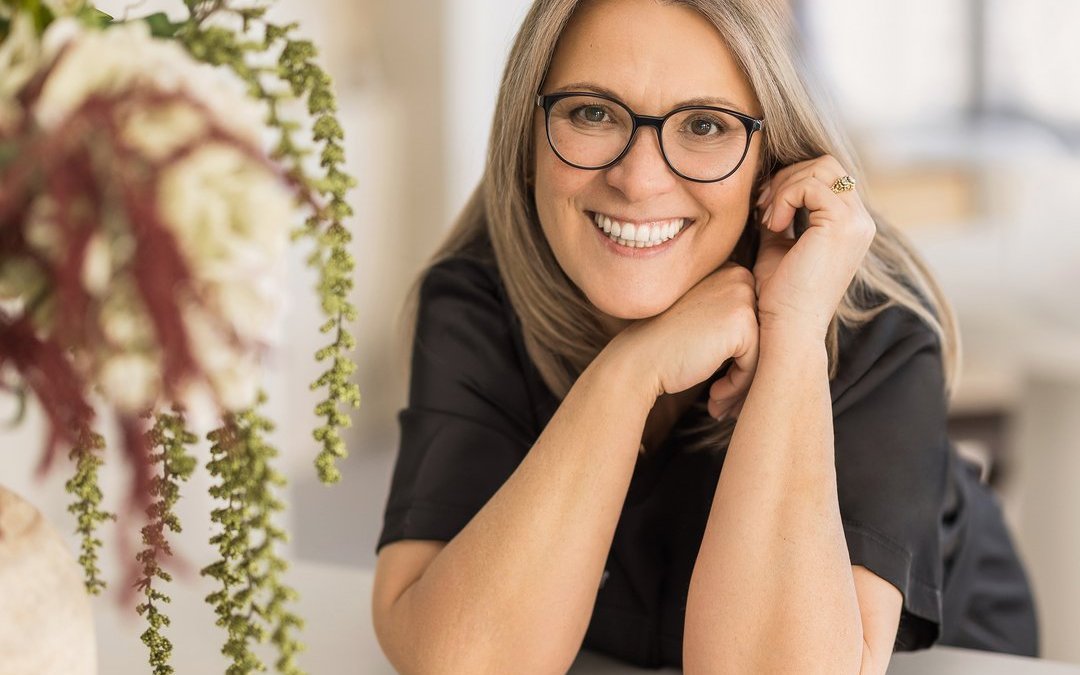 Helena Wittwer ist zertifizierte Katzenfriseurmeisterin CFMG/CFCG. Sie ist Gründerin von catmosphere, des ersten Schweizer Franchisesystems für Katzensalons, und Inhaberin der Katzensalons in den Aargauer Gemeinden Murgenthal und Remetschwil sowie eines mobilen Katzensalons.
