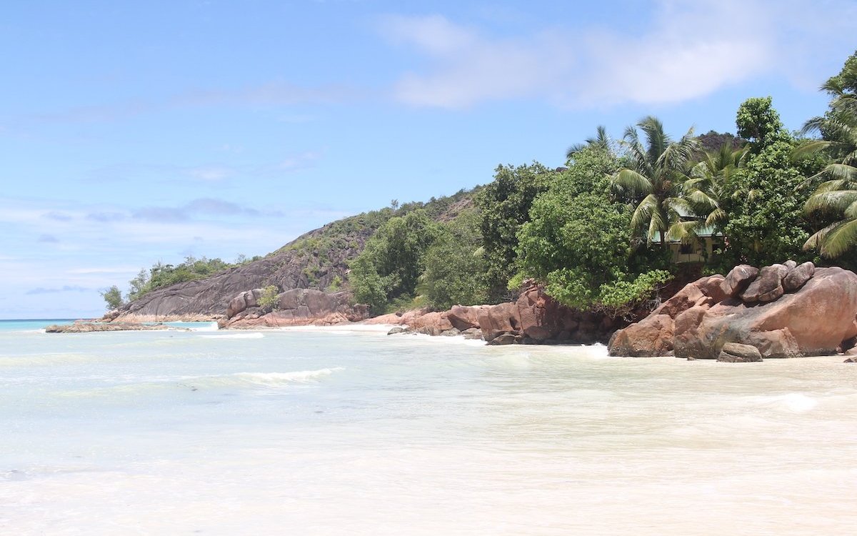 Um Afrika hat es verschiedene kleine Inseln, wie beispielsweise die Seychellen-Insel Praslin. 