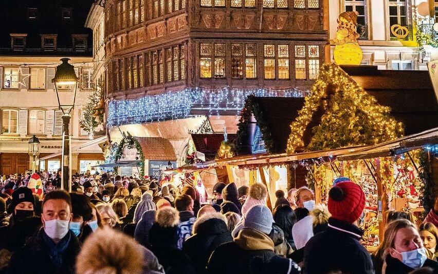 Der älteste und grösste Weihnachtsmarkt findet in Strassbourg statt.