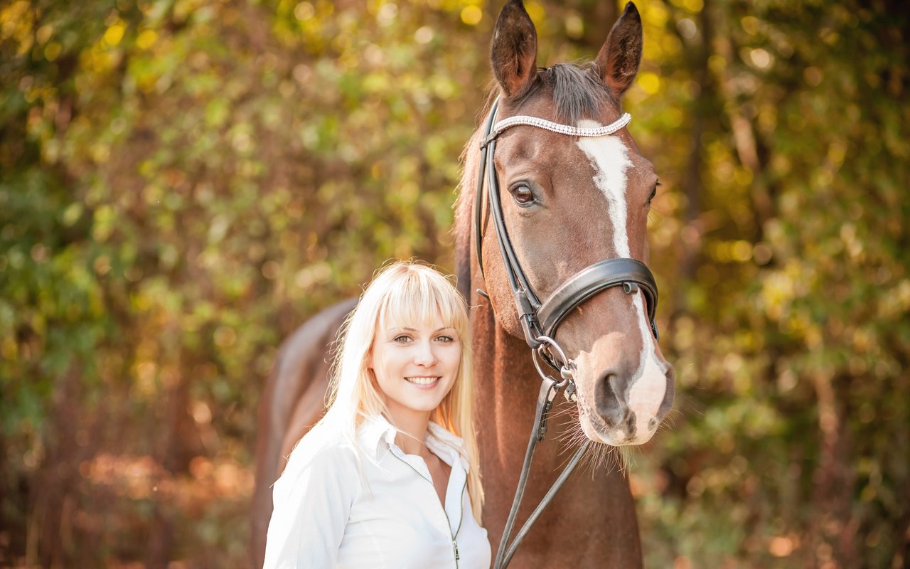 Kathrin Schütz hat langjährige Erfahrung im pferde-gestützten Coaching. Wir verlosen vier ihrer zwei Bücher.