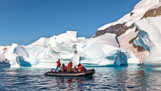 Schiffsexpedition in der Antarktis