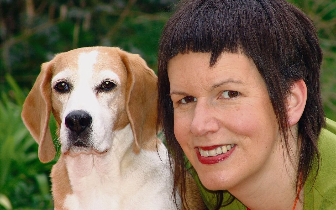 Christina Sondermann ist Fachautorin für Hunde. Ihr Schwerpunktthema: «Spass mit Hund».