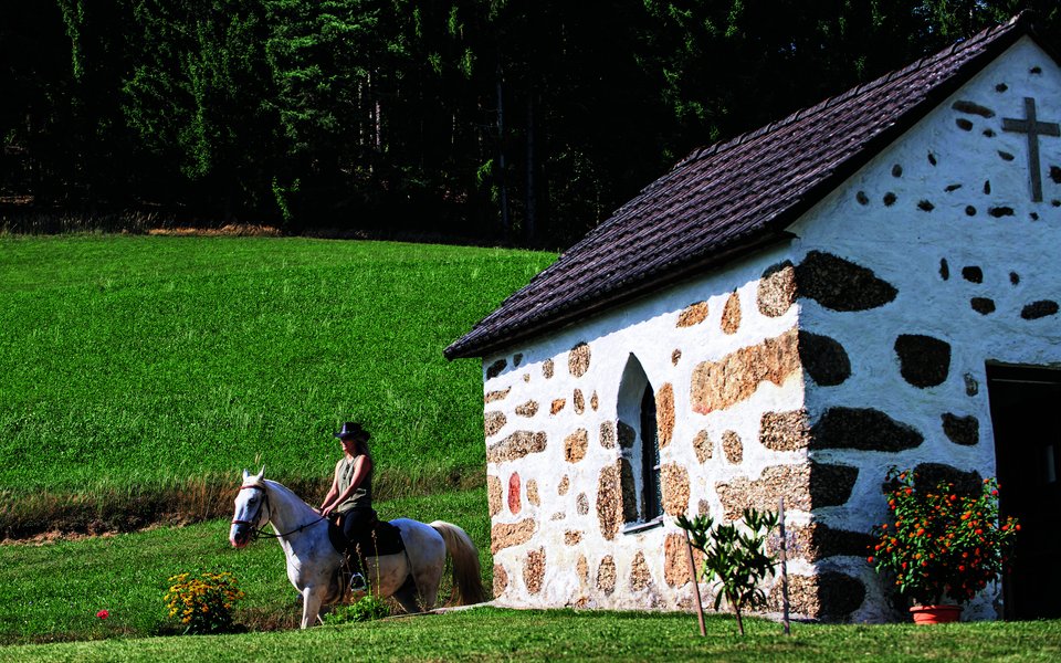Steinbloss-Häuser aus Granit sind typisch für die Mühlviertler Alm