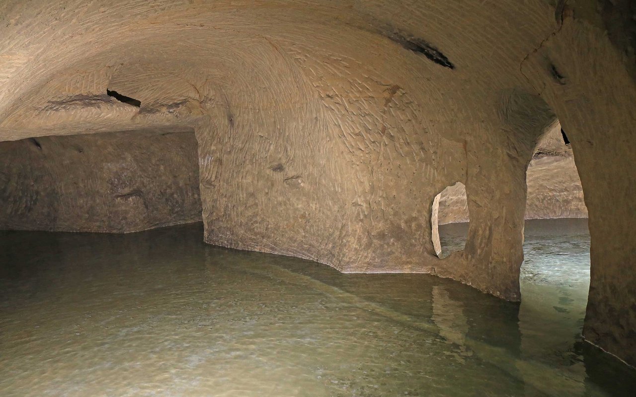 Das Bergwerk ist teilweise unter Wasser, da der Niederschlag nicht weiter absickern kann.
