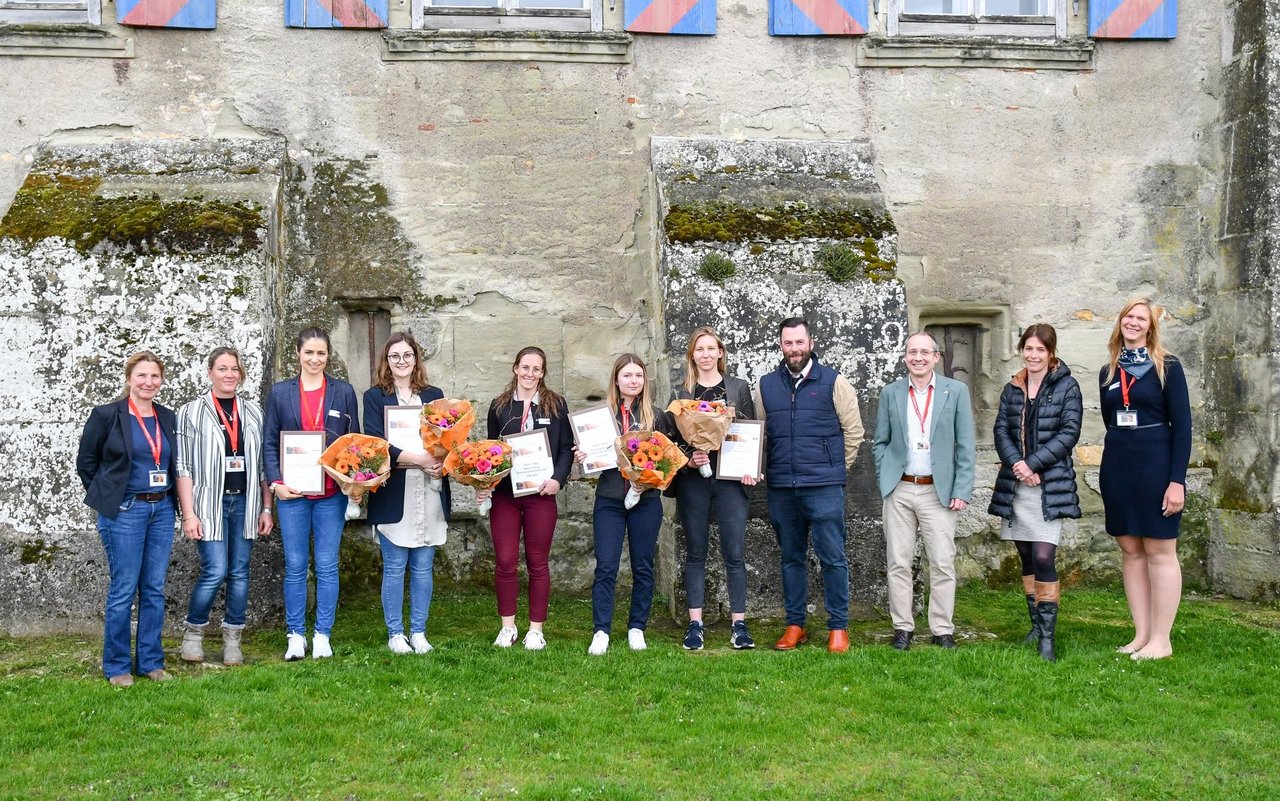 Die Gewinner und Organisatorinnen der 17. Tagung Pferdeforschung Schweiz in Avenches.