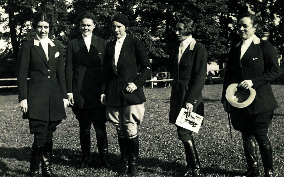 Dei führenden Reiterinnen traffen sich 1933 in Luzern: Stoffel, Haecky, Oppenheim, Di Morignano und Schwarzenbach. 