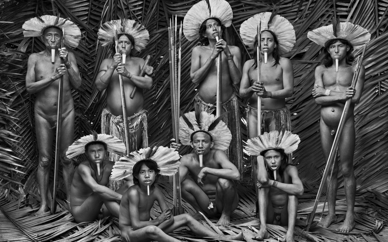 Homens da etnia Zo_é, terra indígena Zo_é, estado do Pará, Brasil, 2009.