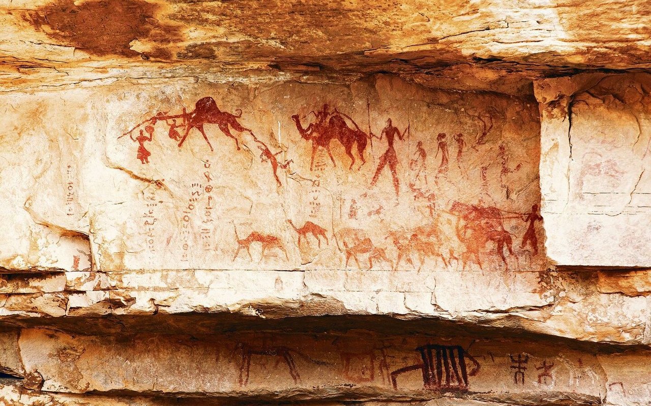 Prähistorische Felsmalereien wie diese hier in Tassili N’Ajjer, Algerien, können einiges über das Leben unserer Urahnen verraten.