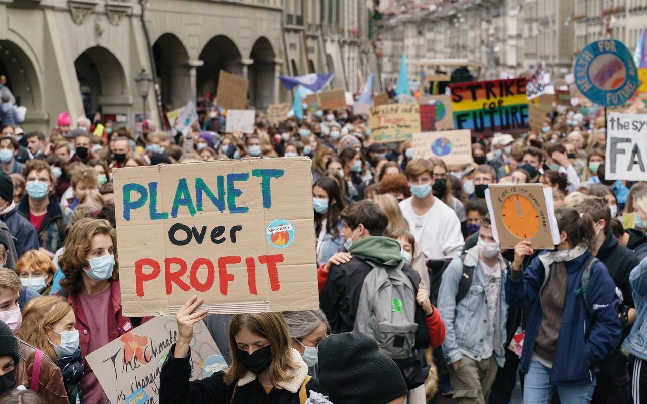 Junge Menschen demonstrieren wieder gegen den Klimawandel. 
