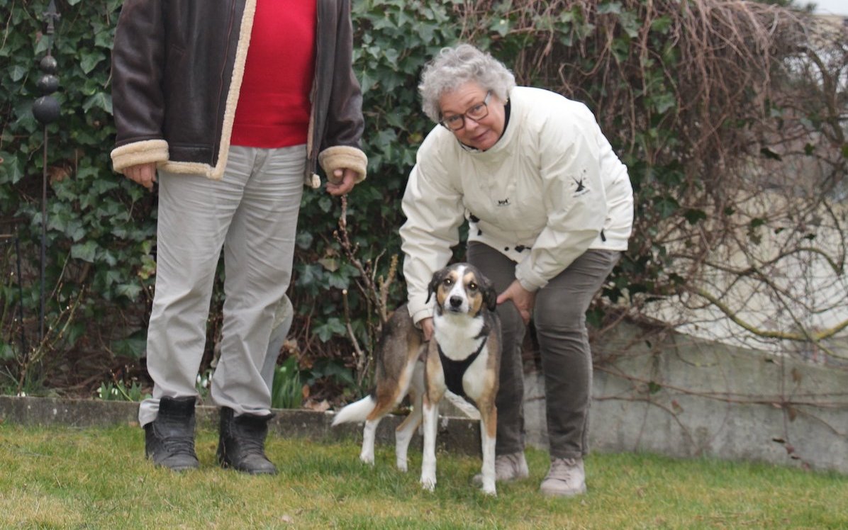 Urs und Carole Reist mit ihrem Hund Lerry. 