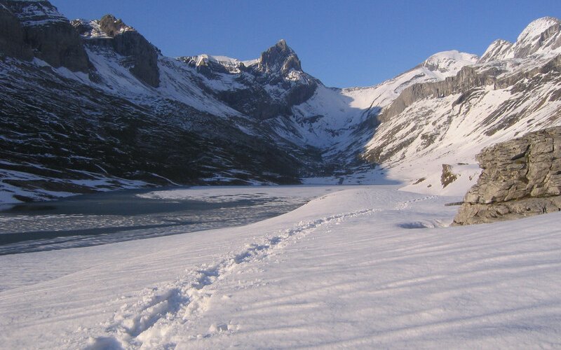 Der Kaltluftsee auf der Glattalp hält mit -52,2°C den inoffiziellen Temperaturrekord der Schweiz.