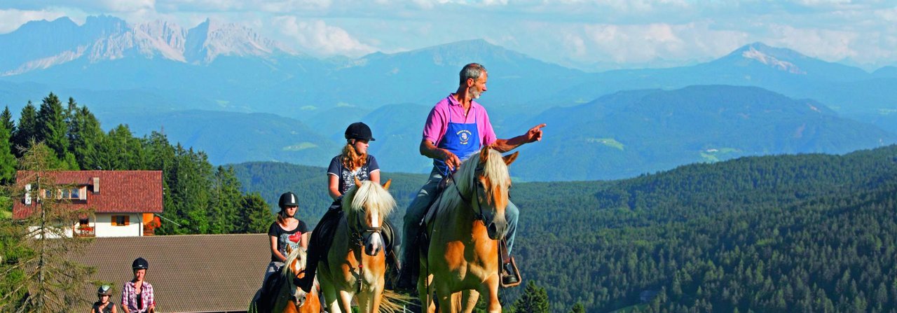 Julia Thut ist Meisterin des einhändigen Reitens.