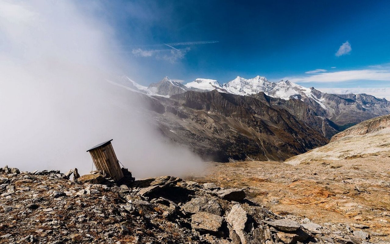 An stillen Orten, etwa beim Stausee Mattmark, fasziniert Marco Volken die Anarchie und Vielfalt.