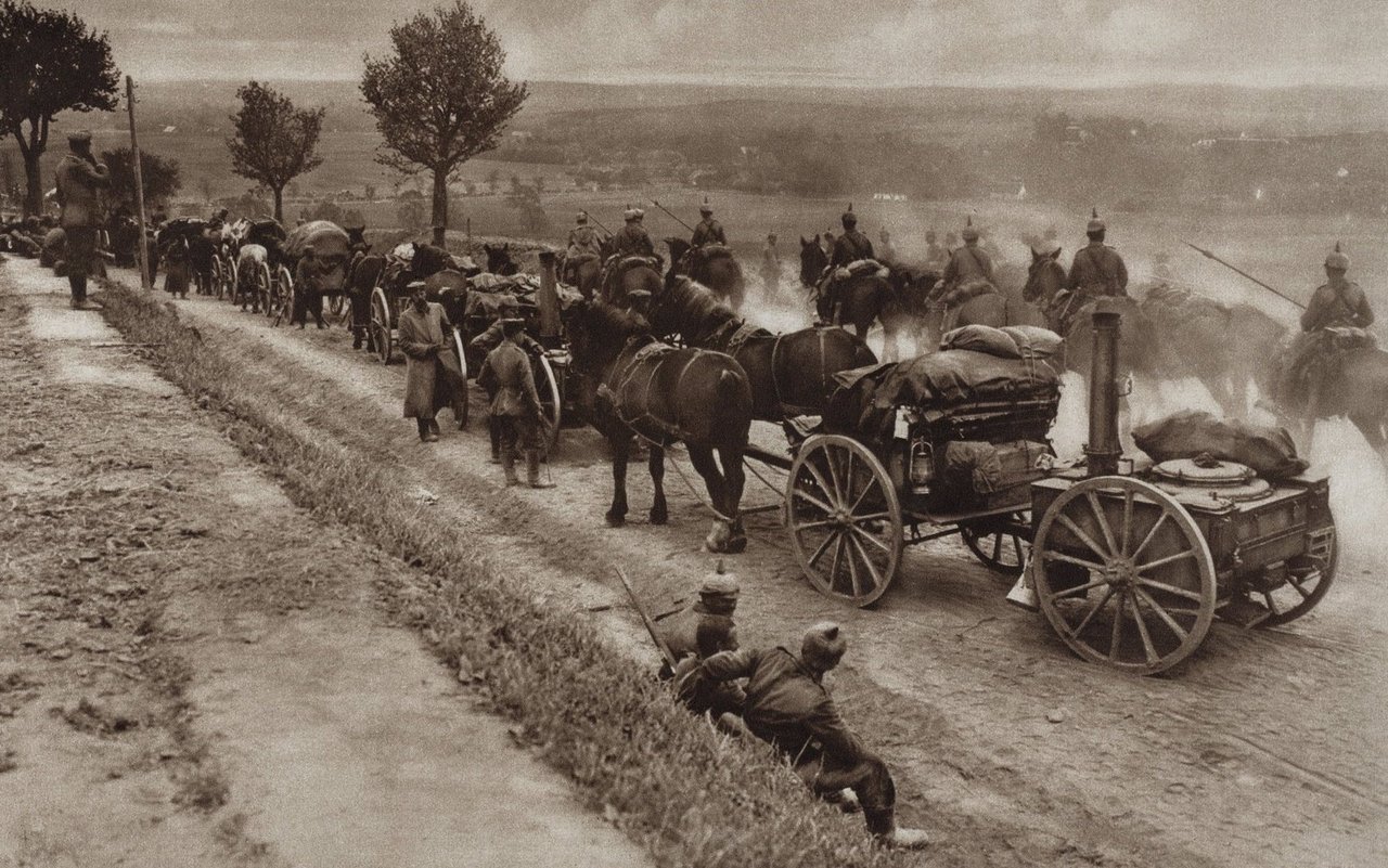 Pferde wurden schon lange als Zug-, Trag-, oder Reittier vom Menschen im Krieg genutzt. 