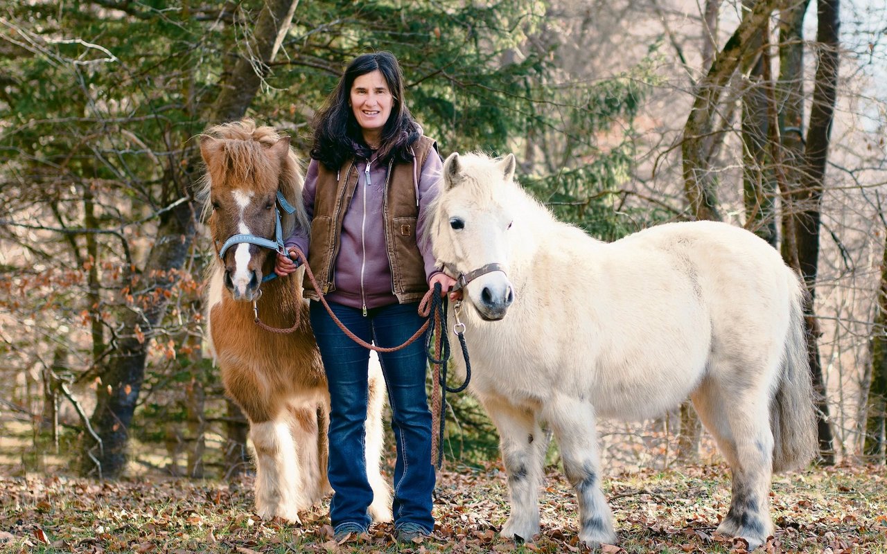 Monika Zai und die beiden Poys Malisha und Lacky.