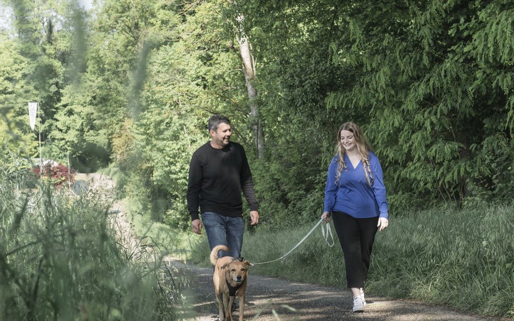 Wer aus Kosten- oder Zeitgründen keinen eigenen Hund halten kann, für den ist Dogsharing ideal.