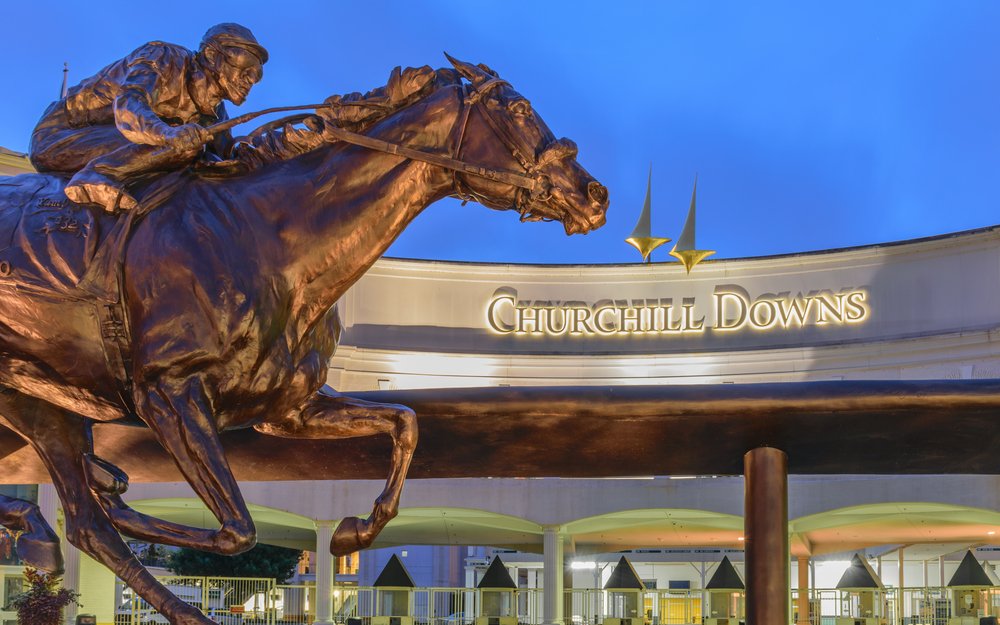 Seit 1875 findet das Kentucky Derby auf der berühmten Rennbahn Churchill Downs statt.