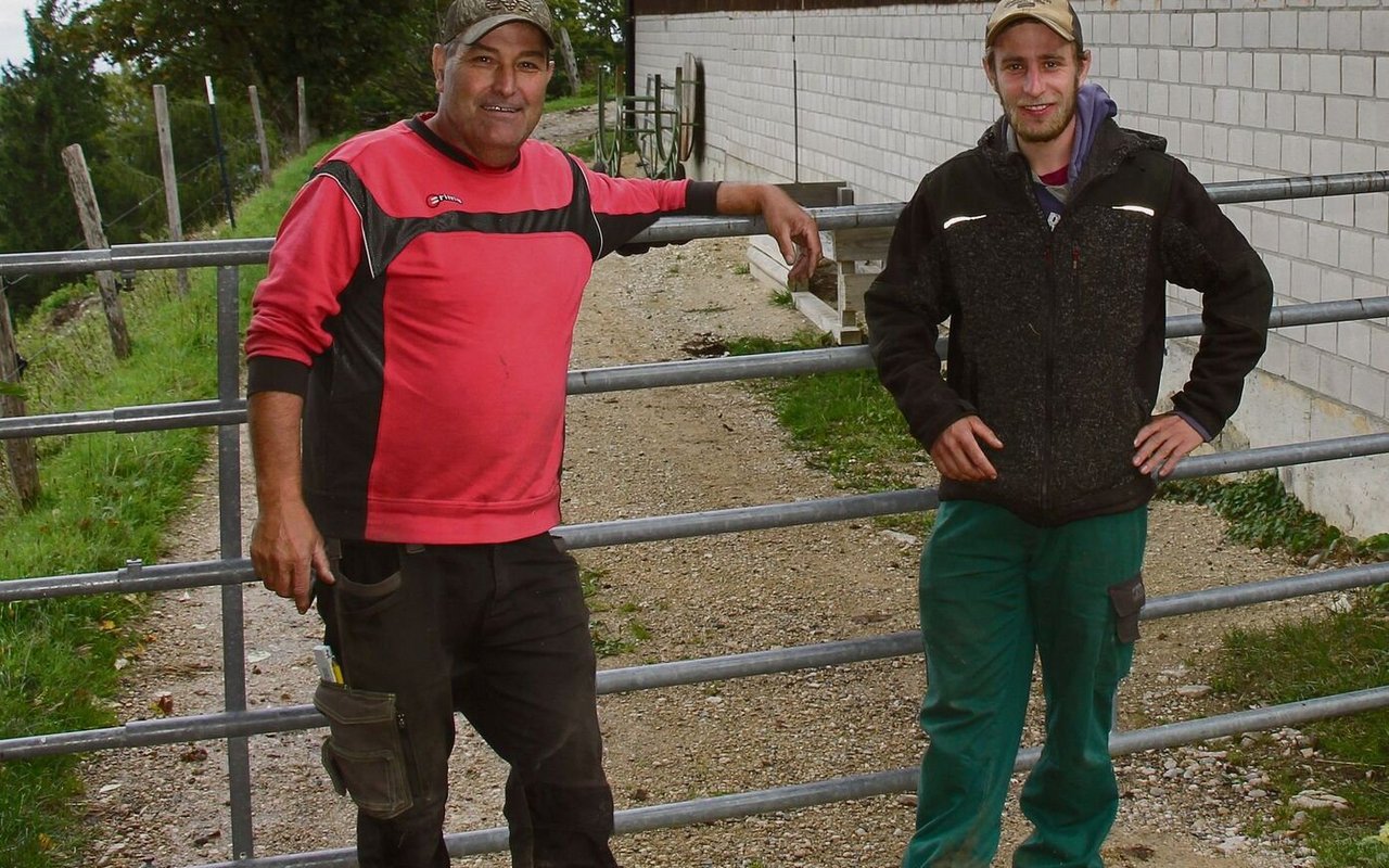 Heinz und Steven Räuftlin bewirtschaften den Wasserfallenhof im Baselländer Jura.