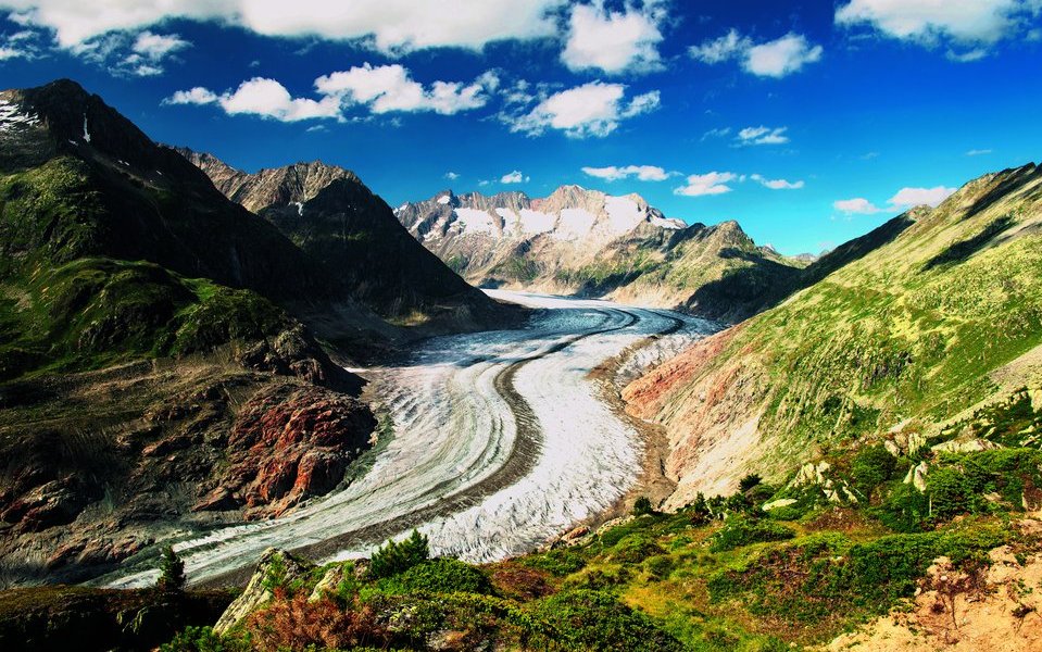 Die atemberaubende Sicht auf den 23 Kilometer langen Eisriesen: Der Aletschgletscher.