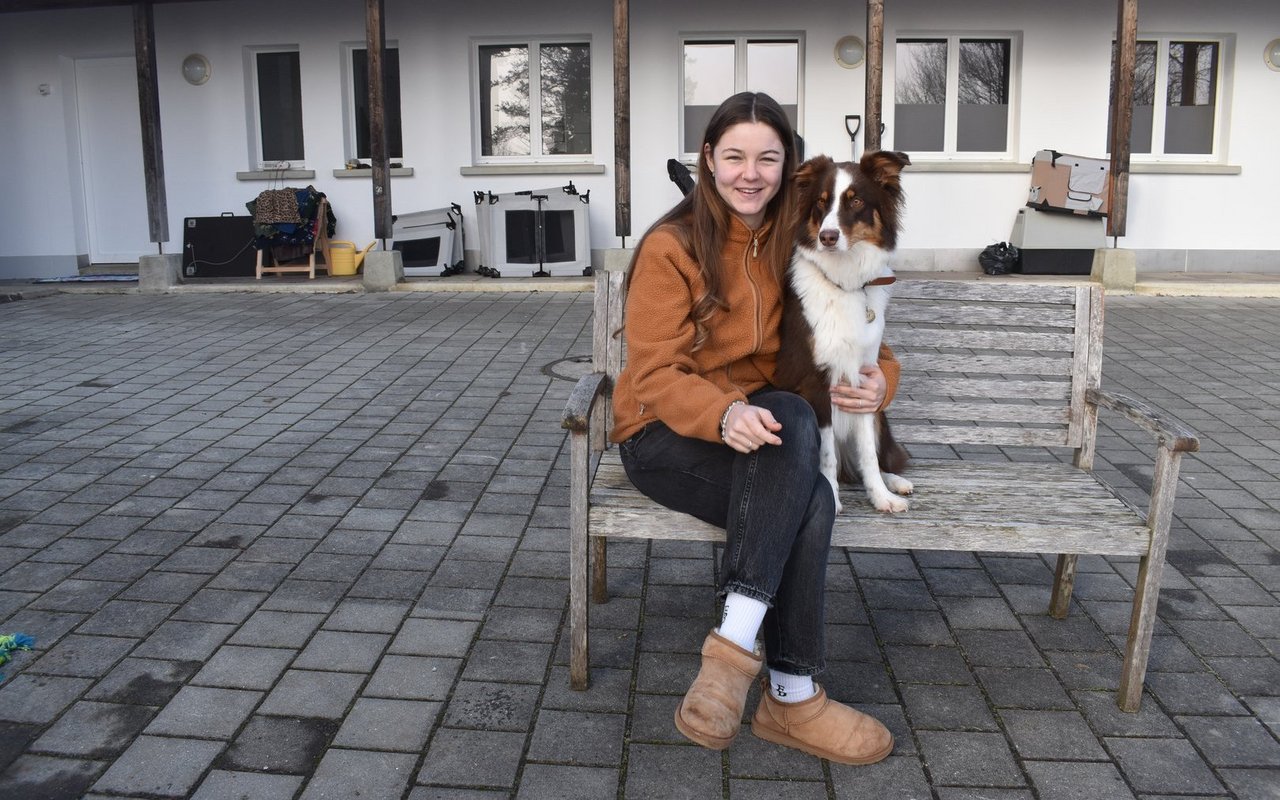 Hündin Amy ist nicht nur Sheryl Helblings ständige Begleiterin, sondern auch eine Art Ersatzmutter für die jungen Kitten.