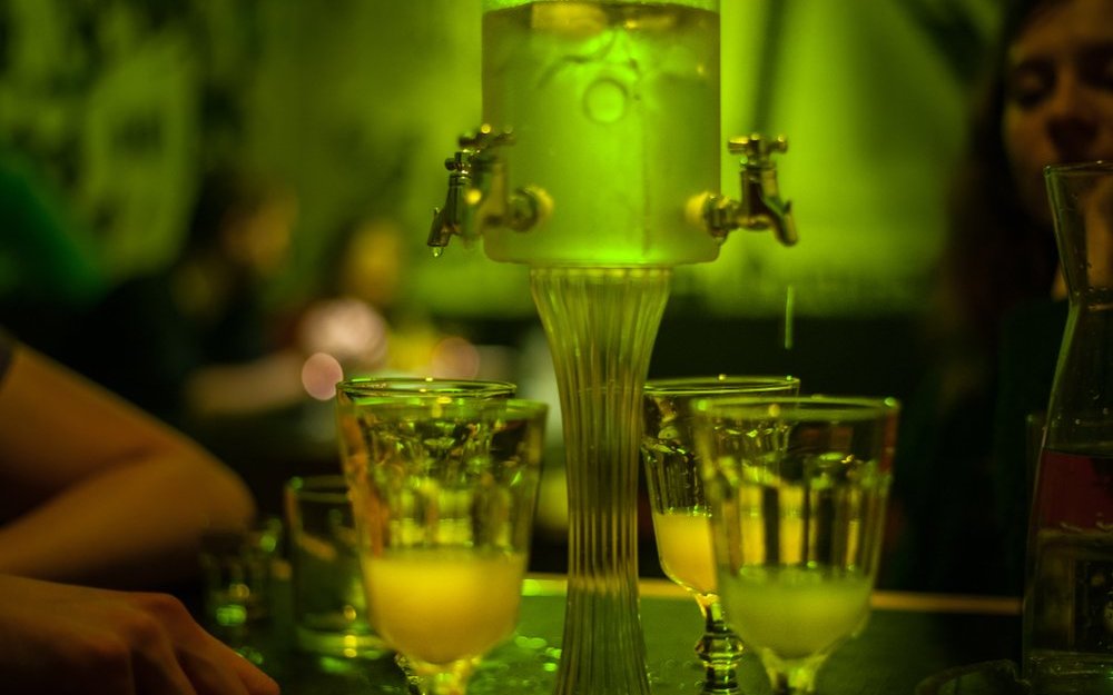 Die Herstellung von Absinth-Schnaps - auch «Grüne Fee» genannt - war mehr als 90 Jahre verboten.