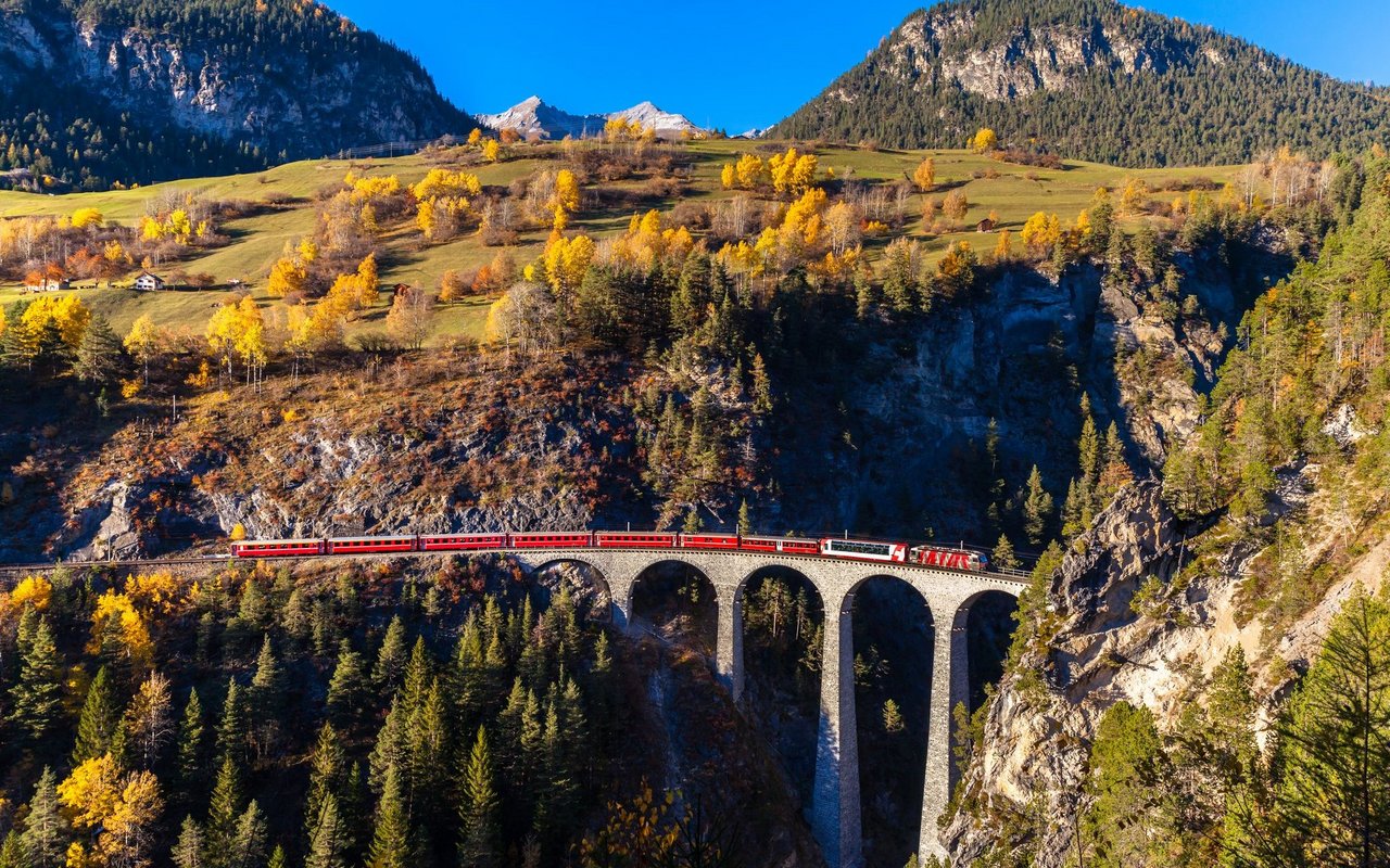 Clever Reisen schont das Portemonnaie, auch in der Schweiz.