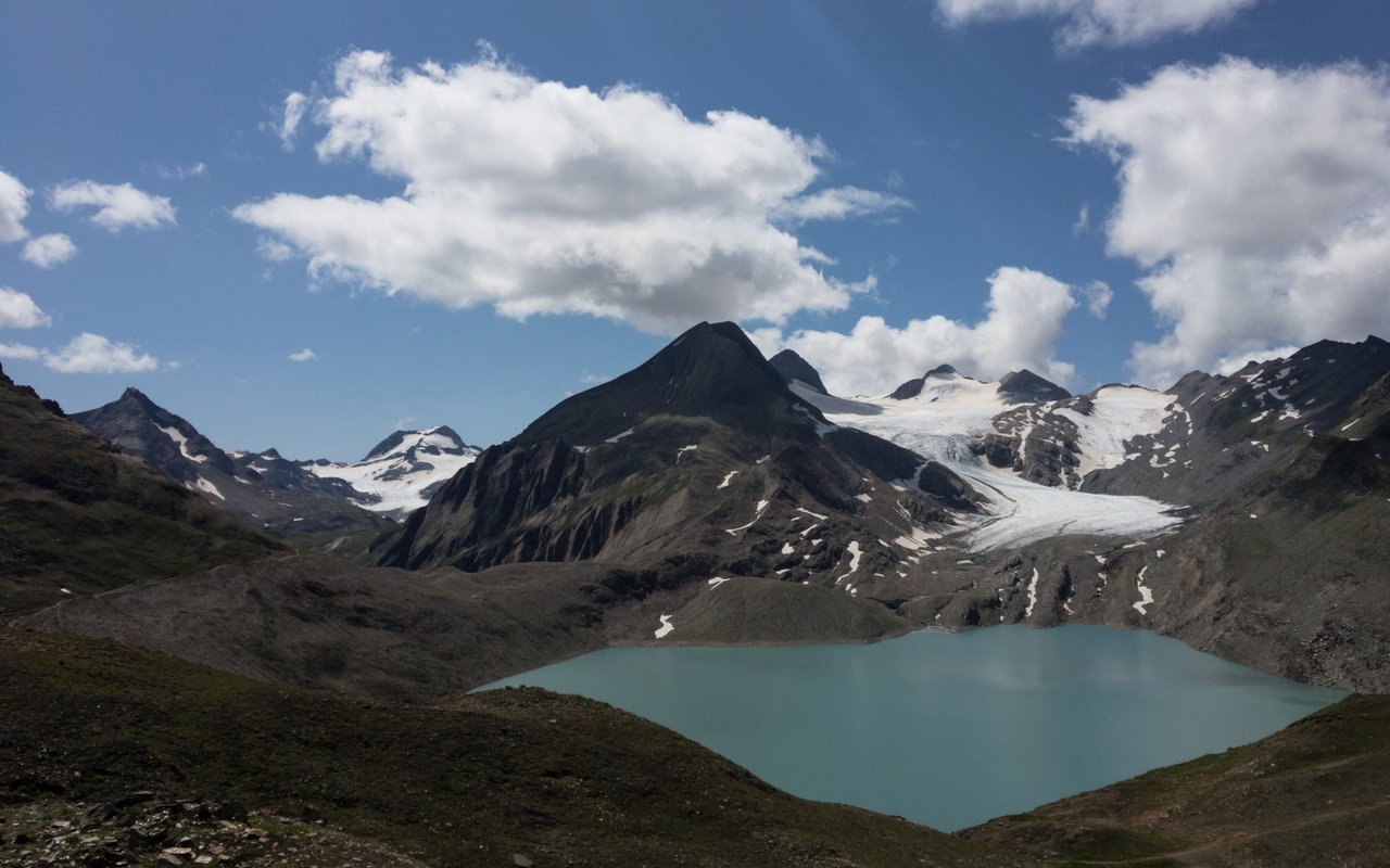 Der Griesgletscher im Kanton Wallis ist Anfang September bis in die höchsten Regionen komplett schneefrei.