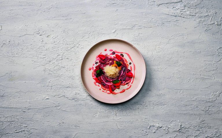 Florian Jenzer und Adrian Rufer zaubern ein Rinderherzcarpaccio.
