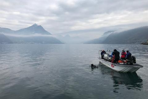 Wunderwelt Schweiz: Berner Oberland (3Sat, 14.40 Uhr, 20 Minuten) Der kürzeste Beitrag des Oster-TV-Marathons führt insBerner Oberland. Es gehört zu den schönsten Naturräumen der Schweiz. Die Berge sind Heimat einer vielfältigen Tier- und Pflanzenwelt, die es zu beschützen gilt. Zu den landschaftlichen Attraktionen der beliebten Wanderregion zählen farbenprächtige Blumen und schroffe Felsen, umrahmt von eindrücklichen Gletschern.
